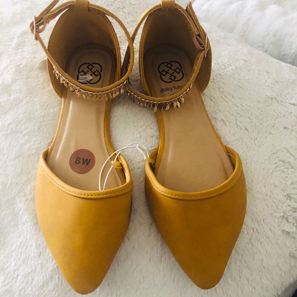 Daisy Fuentes flats